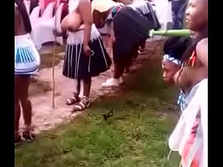 Güney Afrikalı kabile kadınlar büyük göğüslü