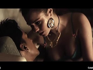 Instalment Repute Nude Kaya Scodelario sexy della biancheria ed erotico coating